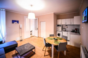 Jules' sunny, spacious and central apartment